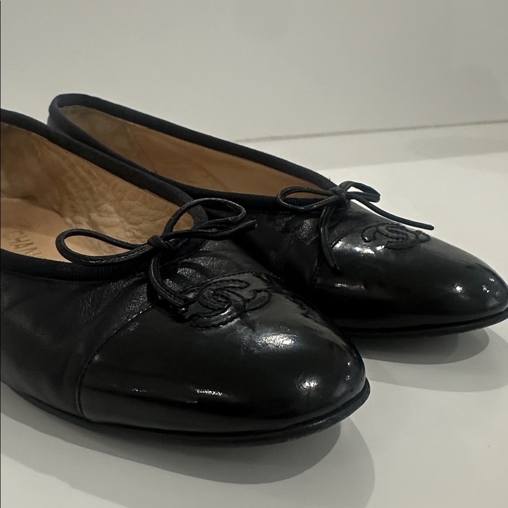 CHANEL Black Leather Ballerina
Flat with Patent Tow and Bow